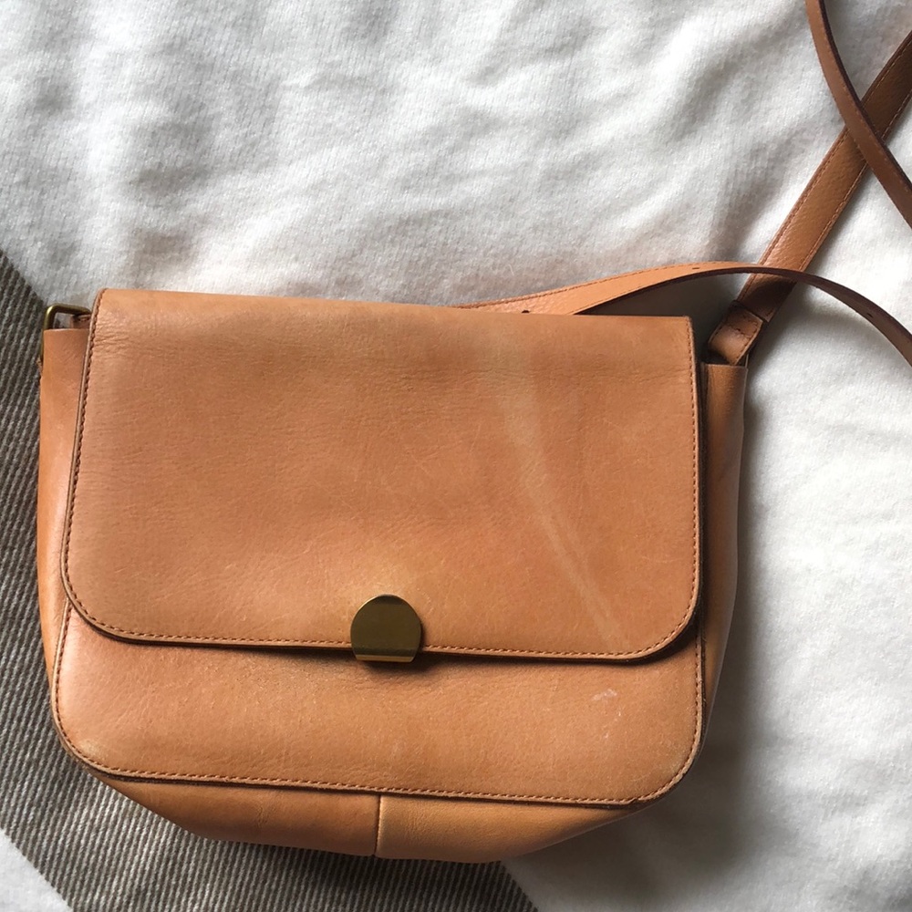 Madewell Abroad Shoulder Bag in Camel